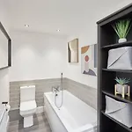 Host & - The Milton Apartment
