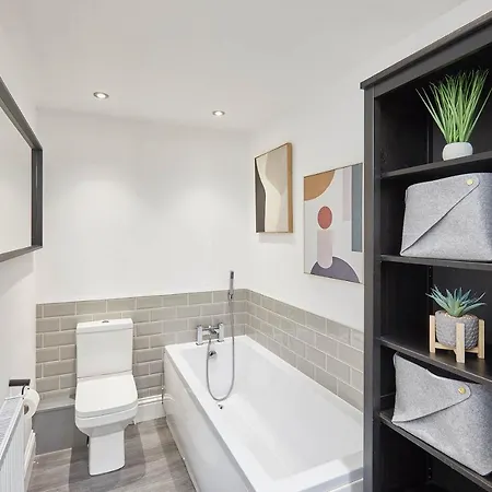 Host & - The Milton Apartment