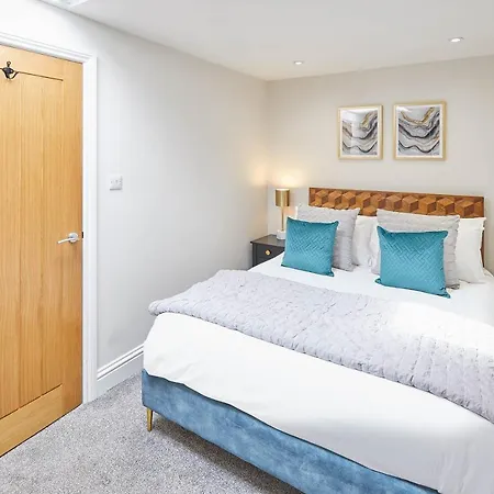Host & - The Milton Apartment
