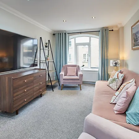 Host & - The Milton Apartment