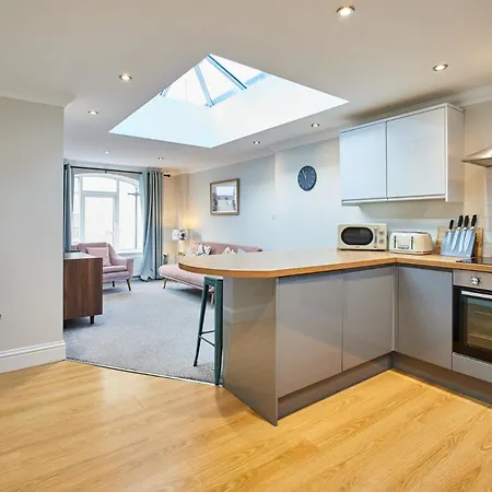 Host & - The Milton * Saltburn-by-the-Sea